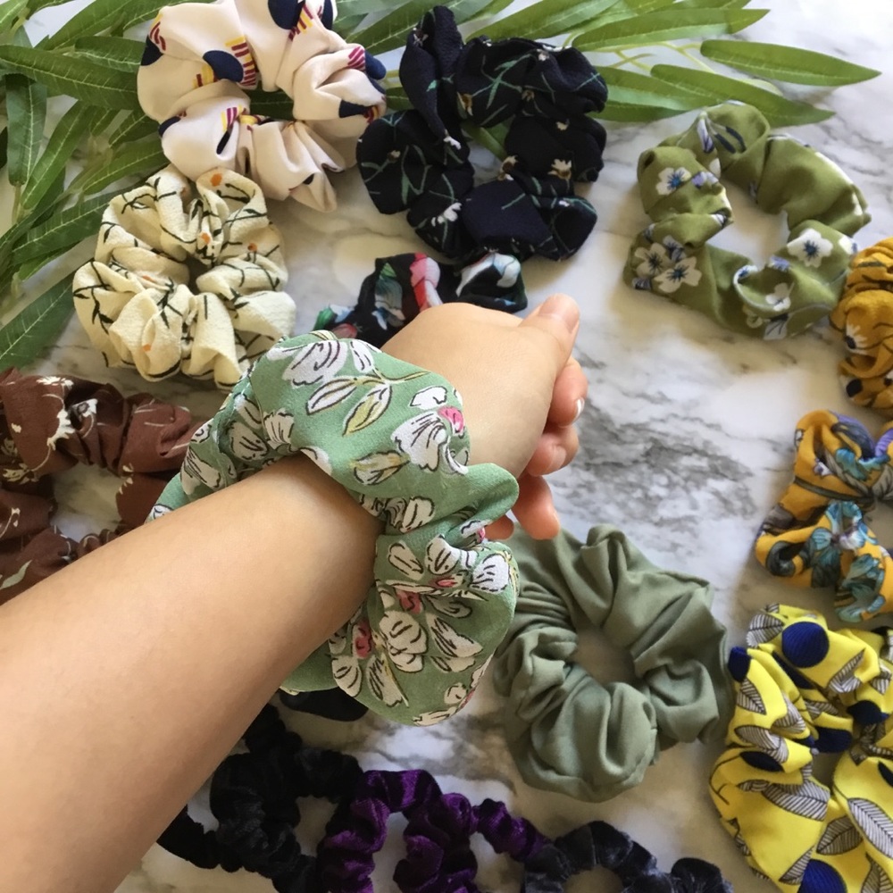 20 Floral Hair Scrunchies - Picture 3 of 3